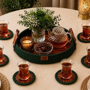 صينية اخضر غامق مدورة خشب وكروشيه بيد جلد